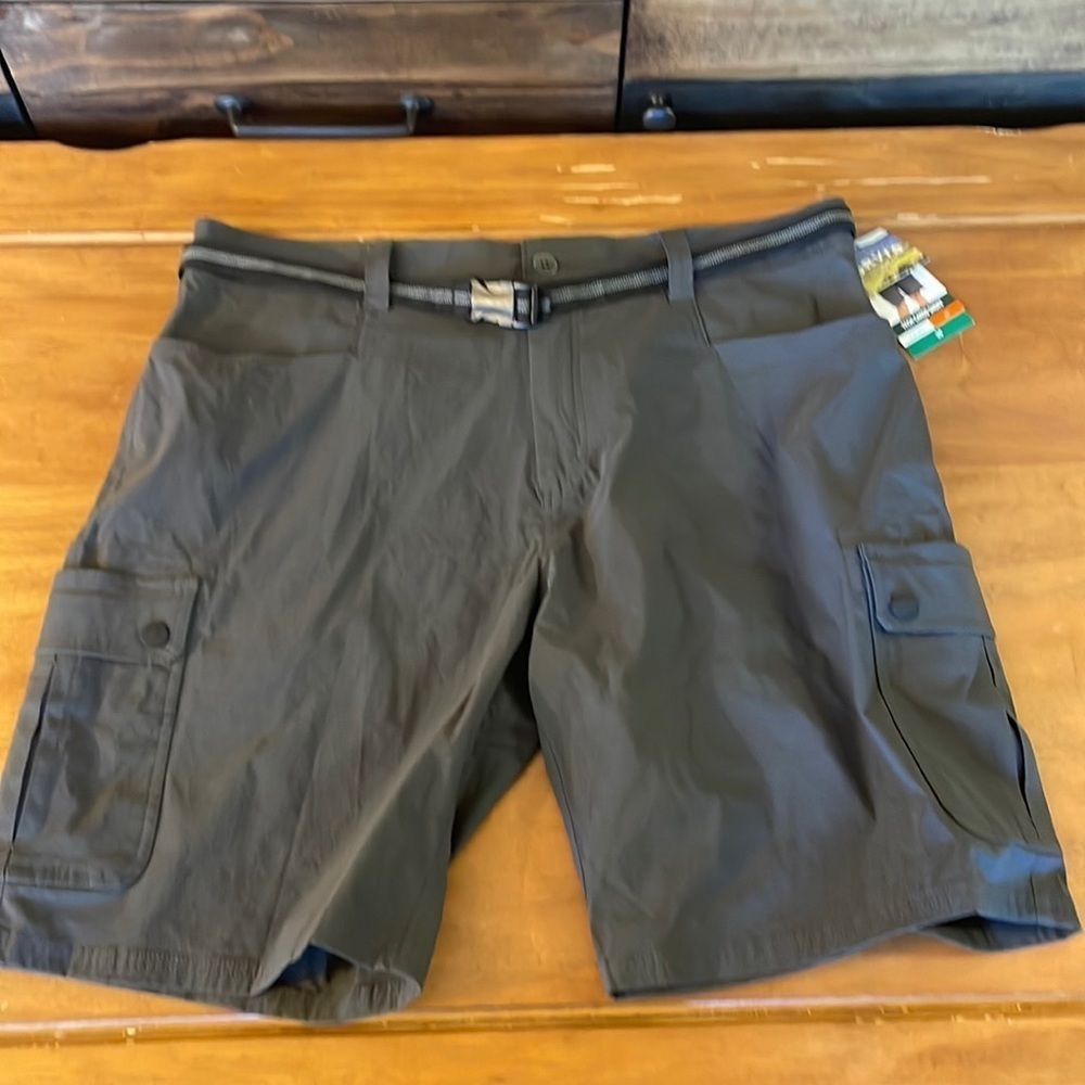 ORVIS NWT Nylon Tech Cargo Shorts Size 38